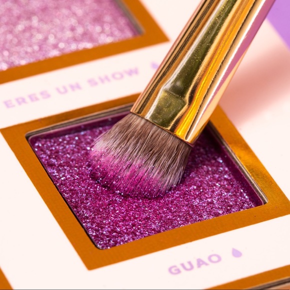 Alamar Cosmetics | 8 Pan Spanglish Pressed Pigment Palette use wet/dry - Picture 8 of 9